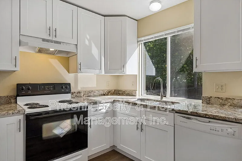 3 bed, 1.0 bath, 1496 sqft, $2,700 — Photo 4