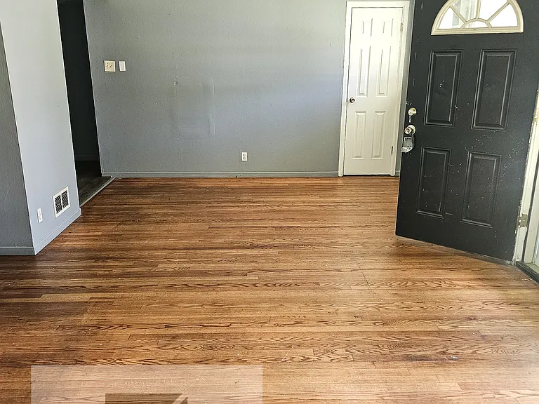 10728 Spring Garden Dr — Photo 4