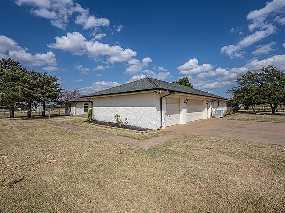 3rd image of 4906 Hart Dr NE
