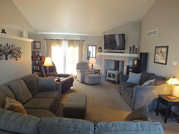 2nd image of 1042 E 10th St