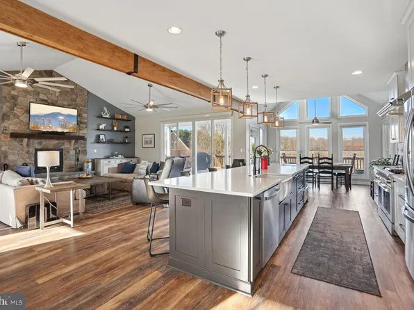 6800 Lake Pointe Dr, Mineral, VA 23117