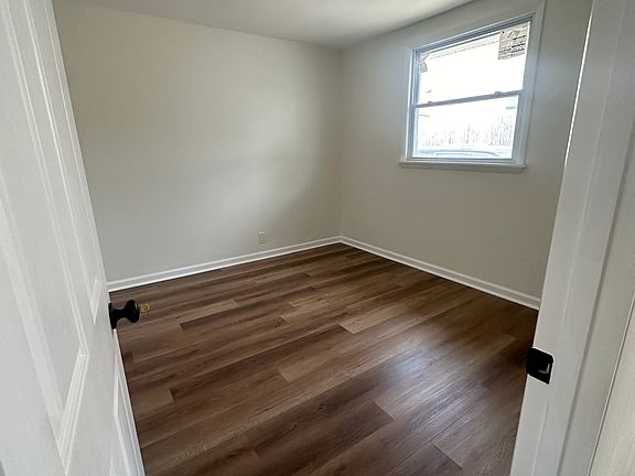 4th image of 1101 Summit Ave #C