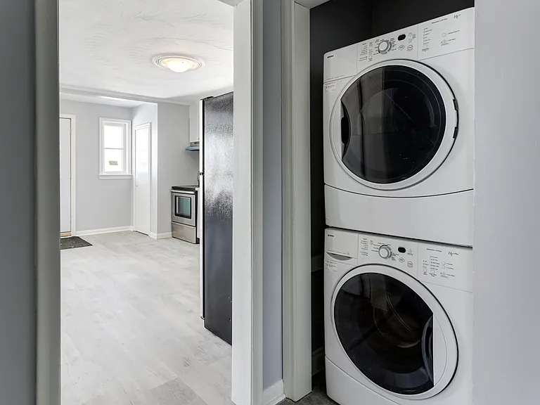 427 Woodcrest Ave #MAIN FLOOR — Photo 12
