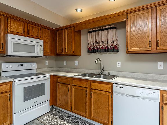 3rd image of 327 Mary Rose Ln