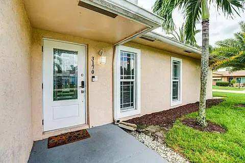 4 bed, 2.0 bath, 1961 sqft, $6,400 — Photo 3