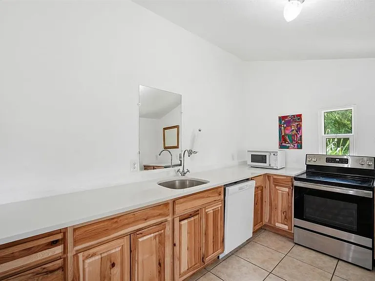 1001 E Reynolds St — Photo 9