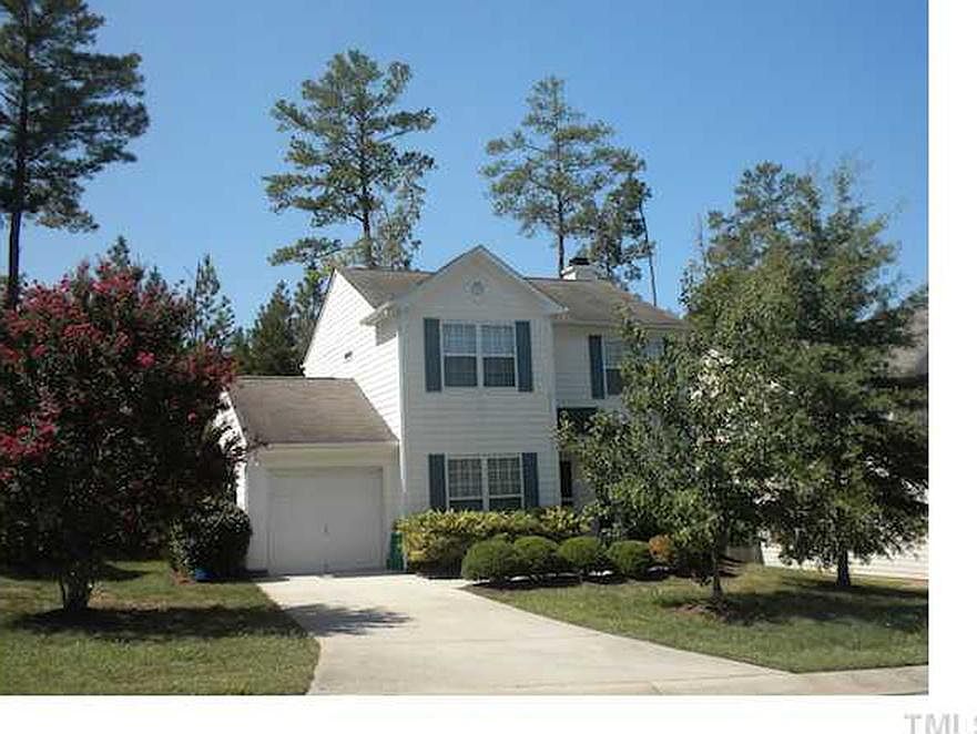 1st image of 209 Fallenwood Ave