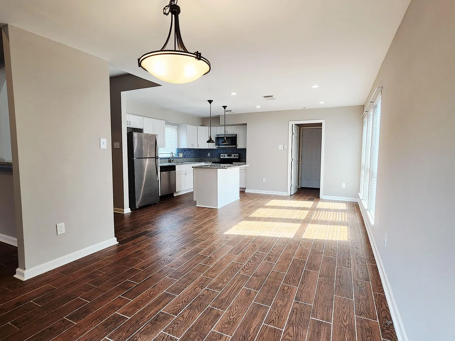 3 bed, 2.0 bath, 1845 sqft, $2,000 — Photo 4