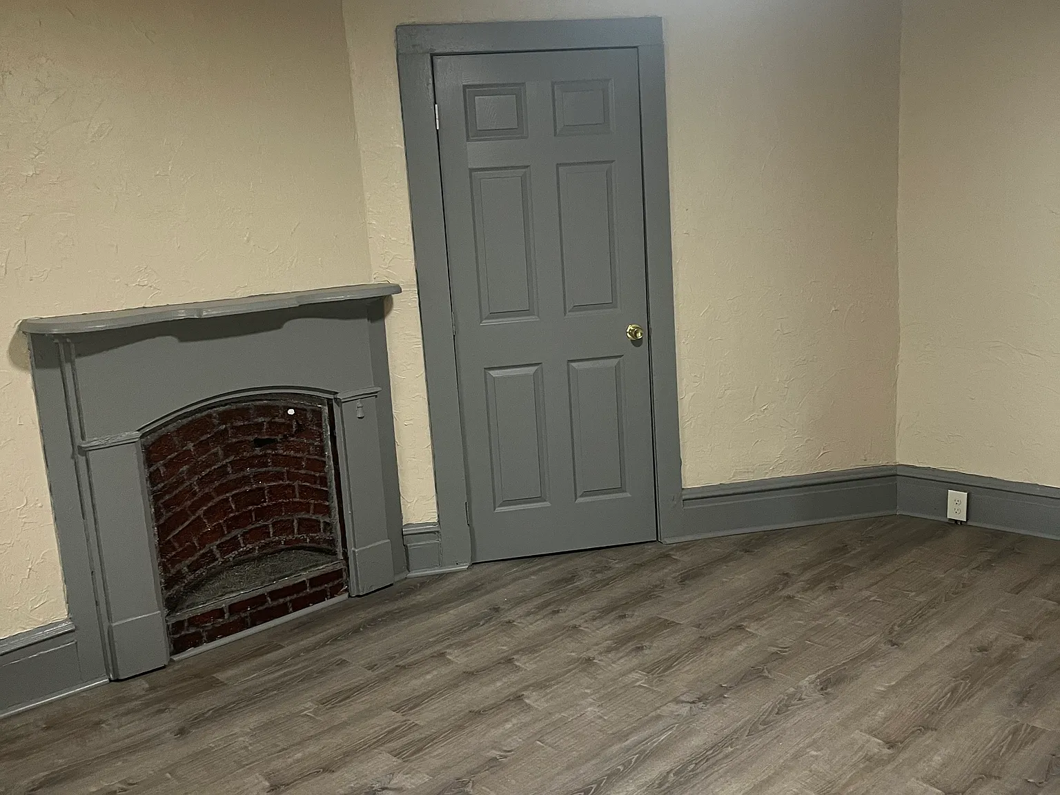 3 bed, $1,200 — Photo 2