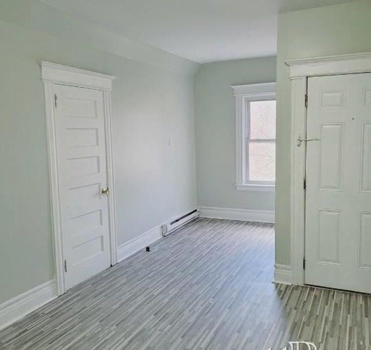1st image of 372 13th Ave #1A