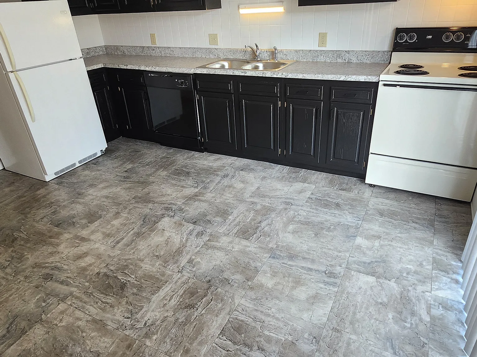 1425 Esic Drive — Photo 3