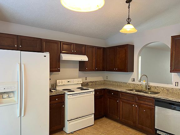 3rd image of 711 Penlon Ct