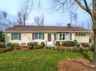 8 Vista Dr, Brookfield, CT 06804