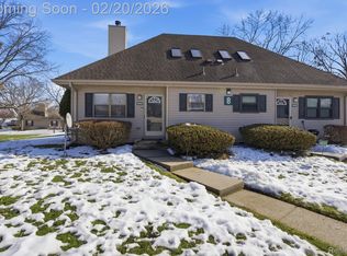 24642 Primrose Ln, Southfield, MI