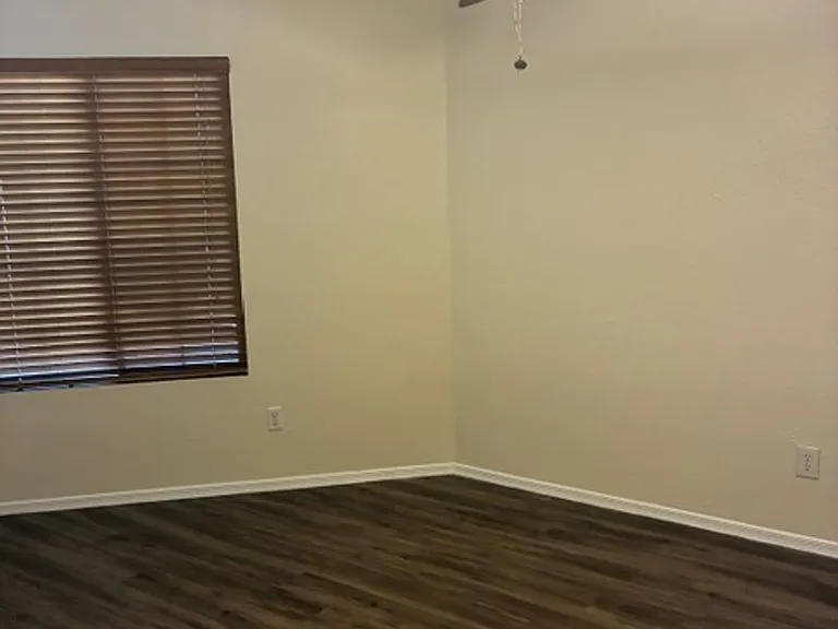 802 S 112th Ave — Photo 13