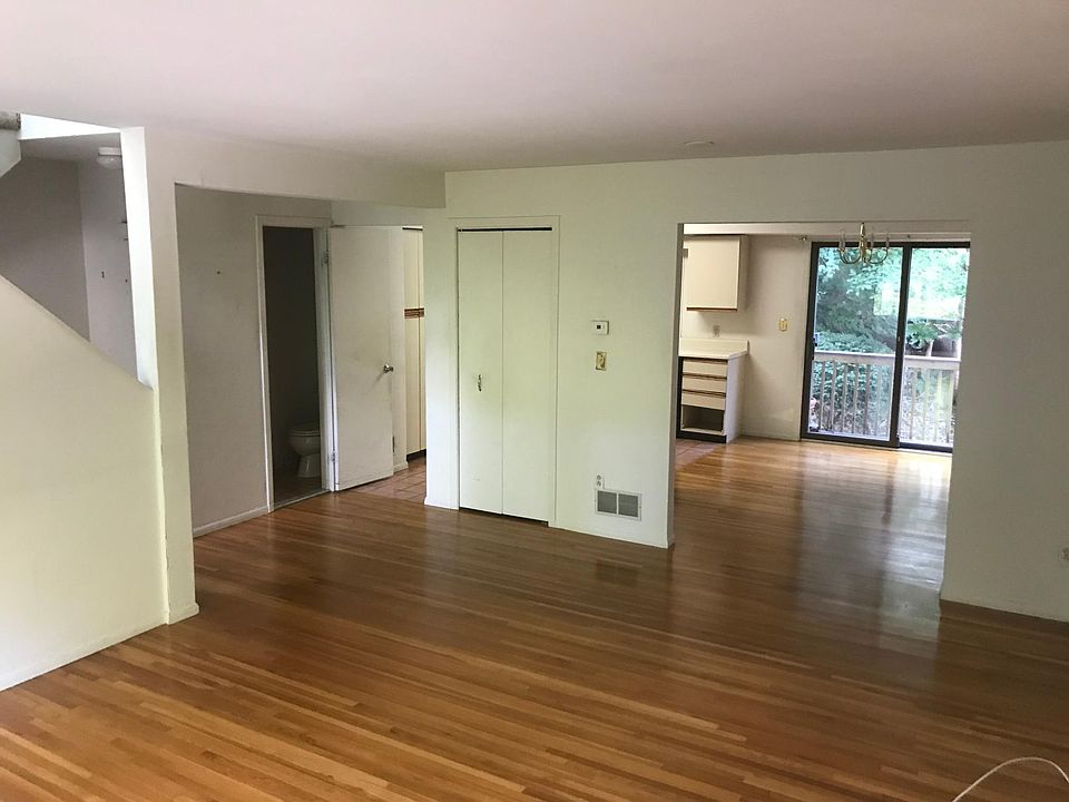 1st image of 41 1st St