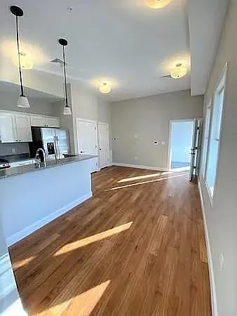 1 bed, 629 sqft, $2,100 — Photo 4