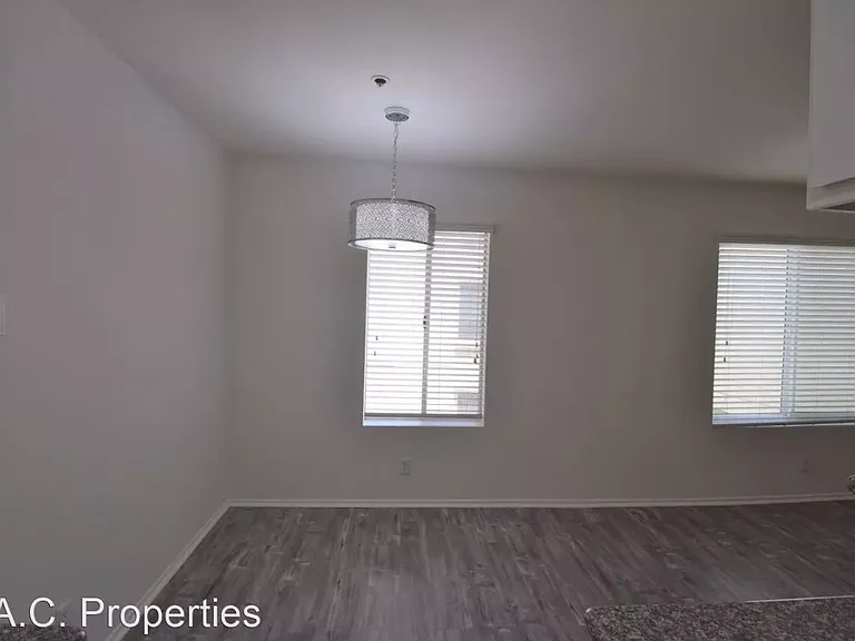 11505 Riverside Dr — Photo 8