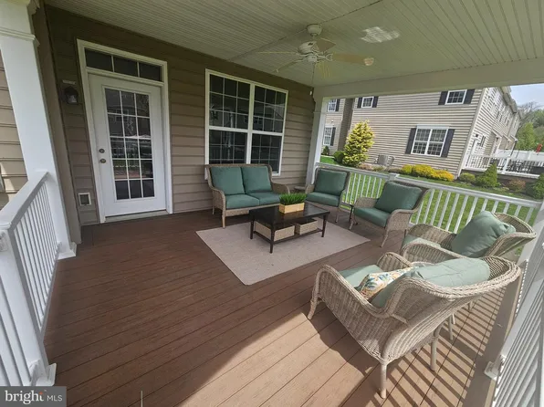 56 New Village Greene Dr, Honey Brook, PA 19344