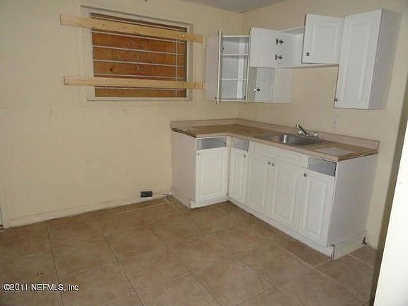 2nd image of 2055 W 6th St