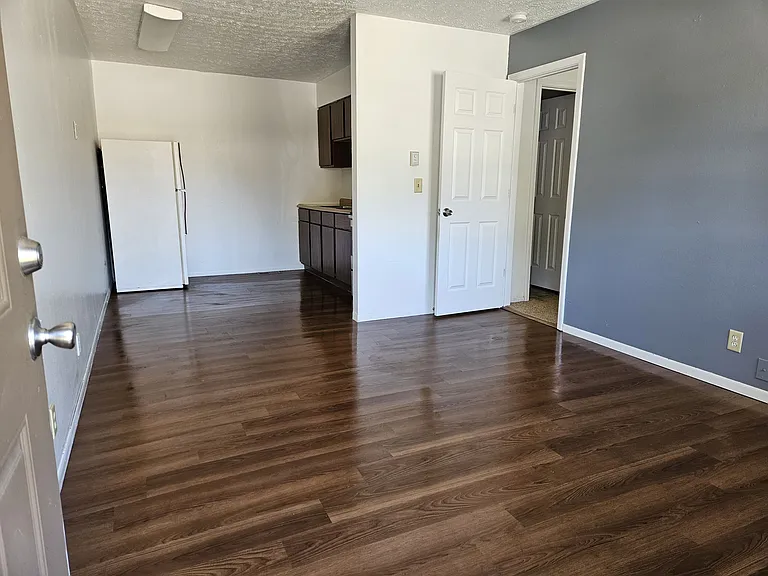 401 Anthony Dr — Photo 7