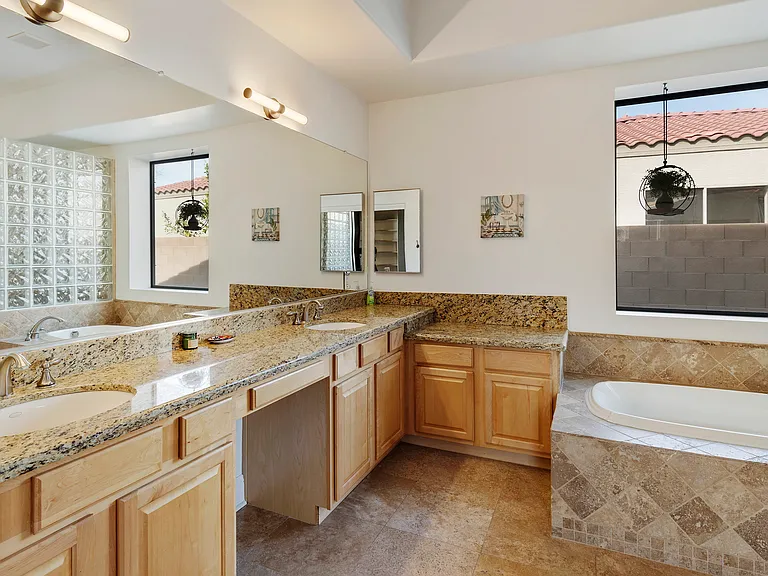 442 W Carob Dr — Photo 31