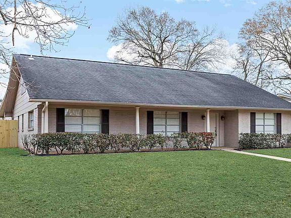 4th image of 2050 Longfellow Dr