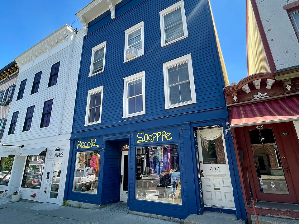 434 Warren St #4