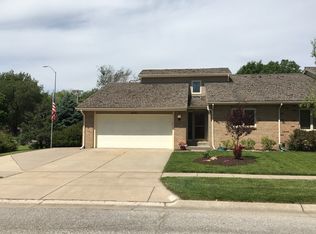 1321 Coachmans Dr, Lincoln, NE 68510