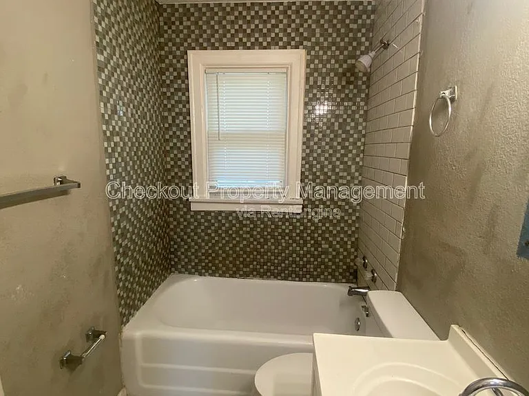 1926 Chambers Rd — Photo 6
