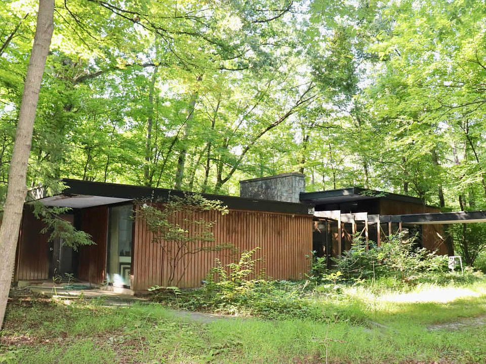 2nd image of 9138 Oakwood Pt