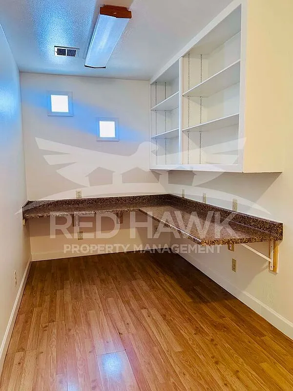 3 bed, 2.0 bath, 1839 sqft, $1,995 — Photo 4