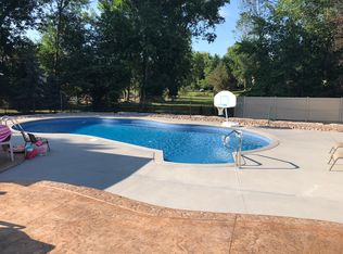 74 Londonderry Ln, Getzville, NY 14068