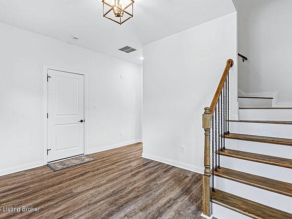 5th image of 406 Railway Dr
