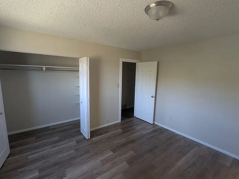 226 Waverly Ave — Photo 6