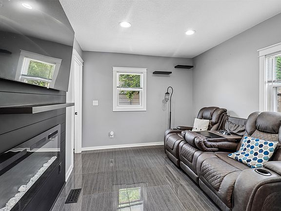 4th image of 4008 SW 7th St