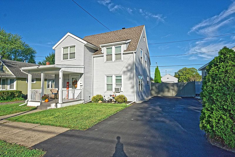 3rd image of 4 SELDEN Street