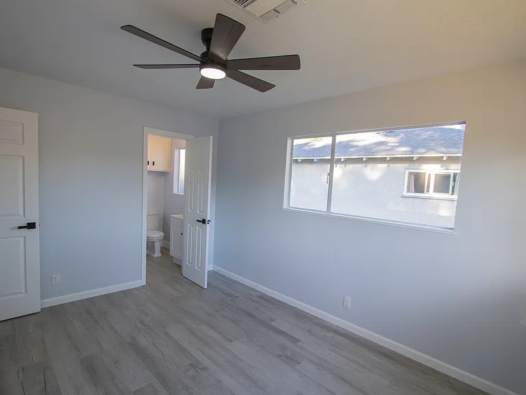 1434 Fordham Ave — Photo 4