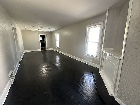 3rd image of 619 17th St #1