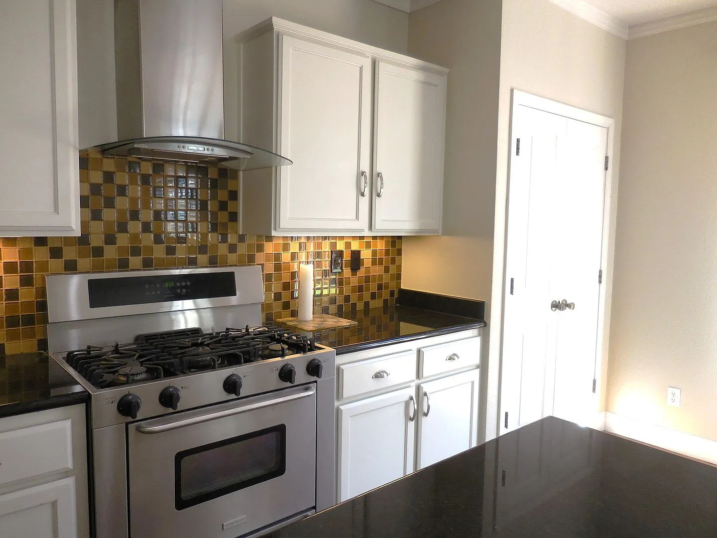 Spacious Single-Story Home with Workshop, RV Parking & Beautiful Backyard Available Now! — Photo 4