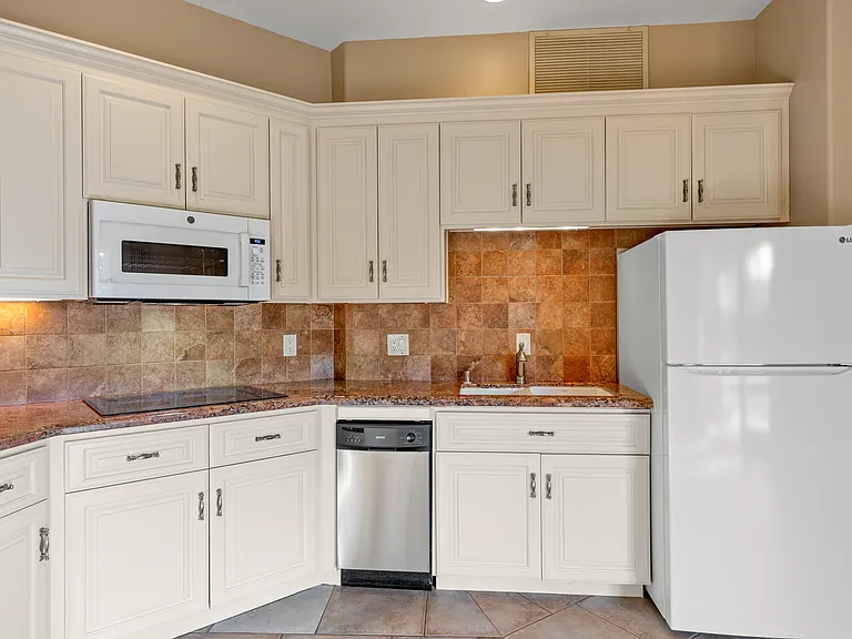 10464 Russell Rd — Photo 8