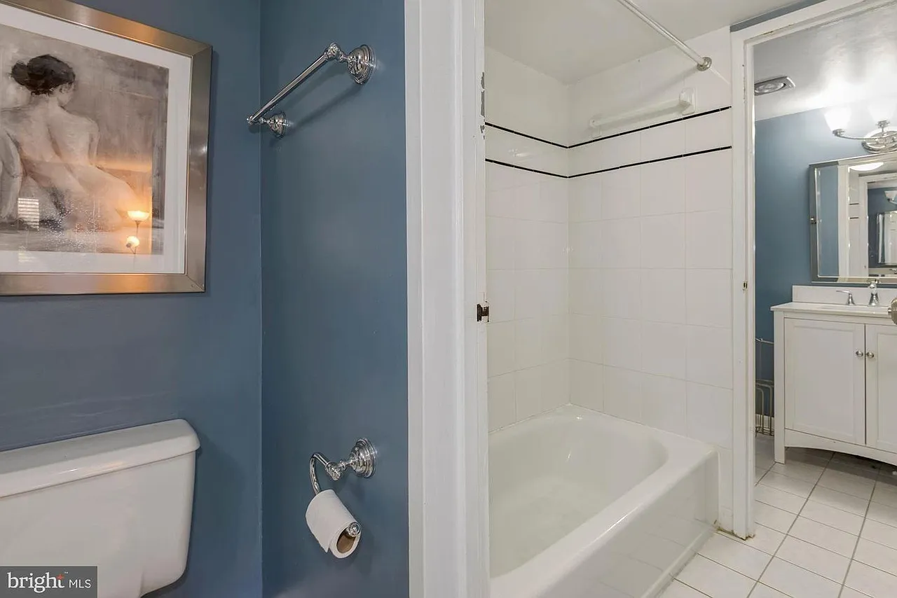 2 bed, 1.5 bath, 1085 sqft, $2,100 — Photo 2