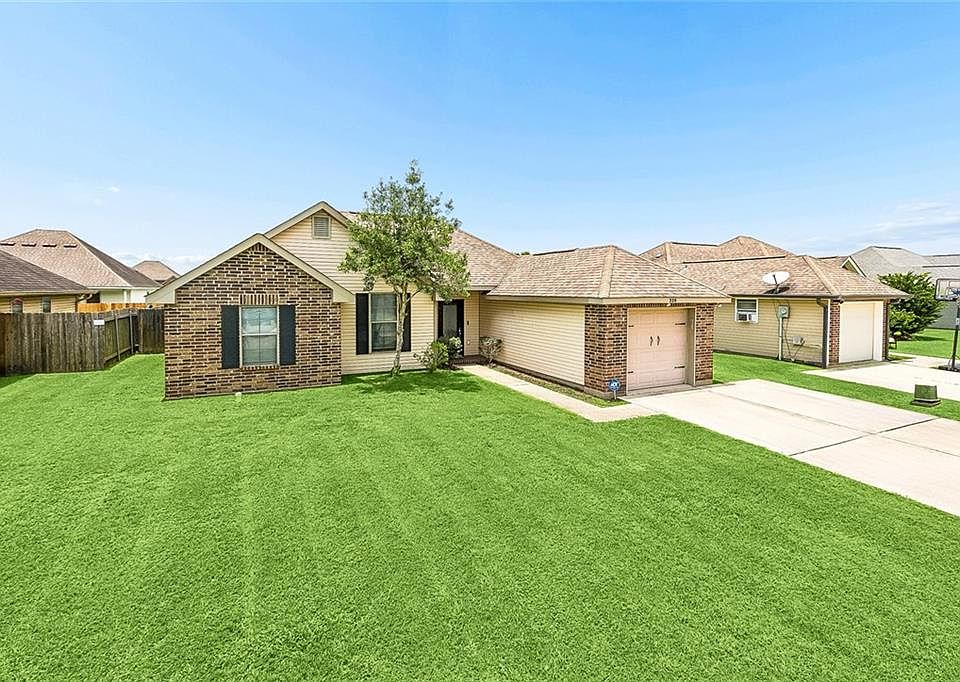 1st image of 320 Allie Ln