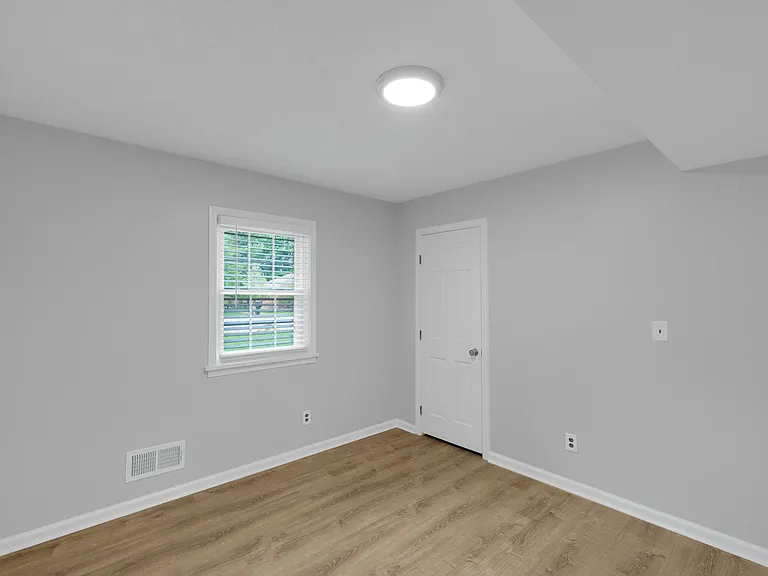 8605 Amerivan Dr — Photo 29