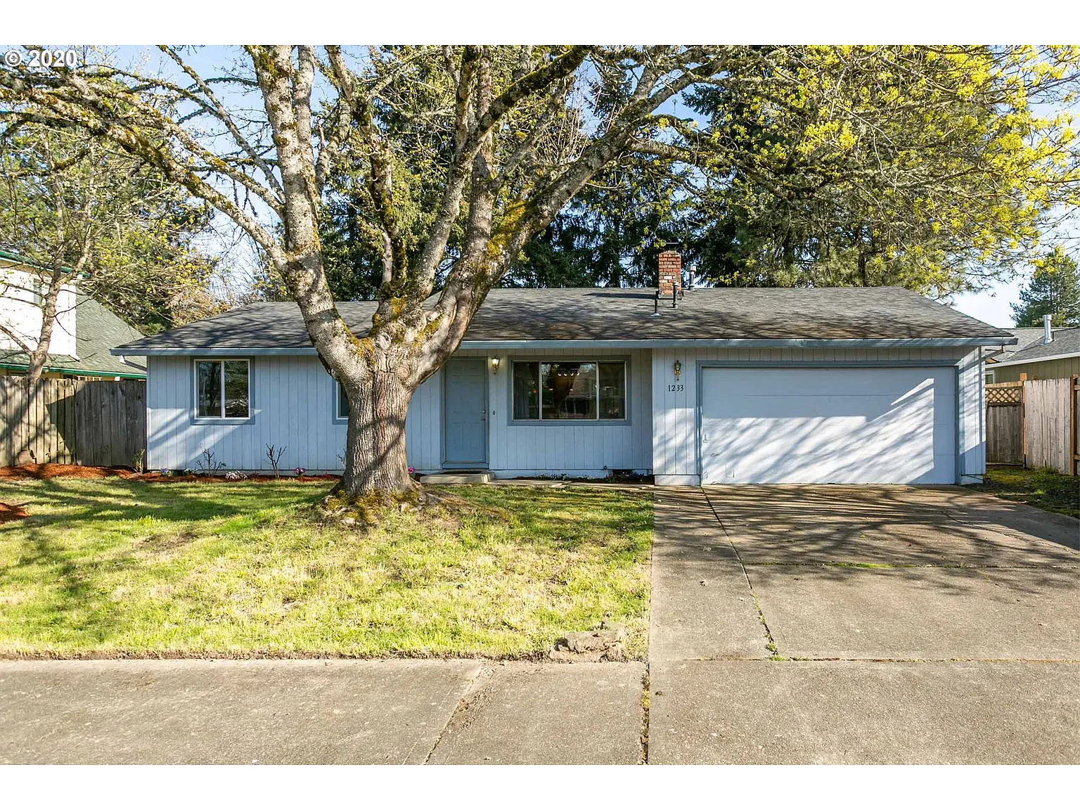 1233 NE Shannon Ct photo 1