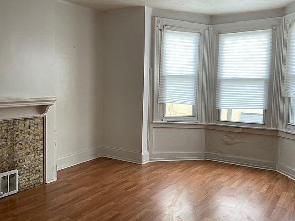 2nd image of 5115 Aspen St