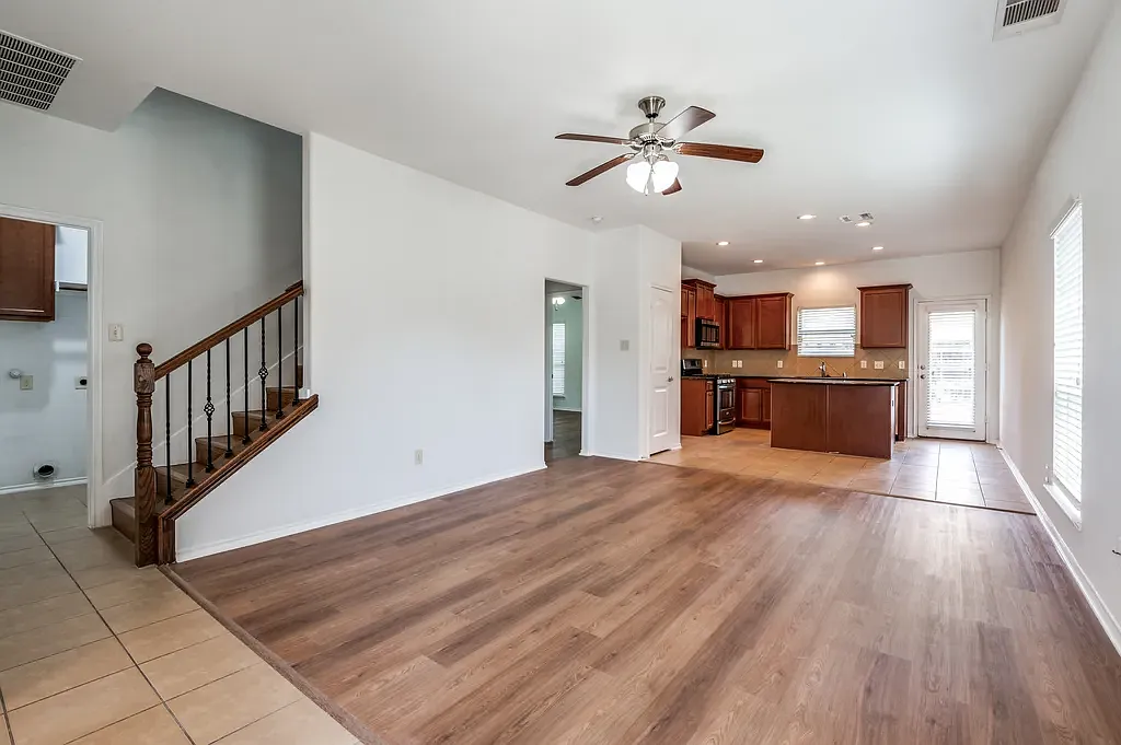 3 bed, 1556 sqft, $2,350 — Photo 3