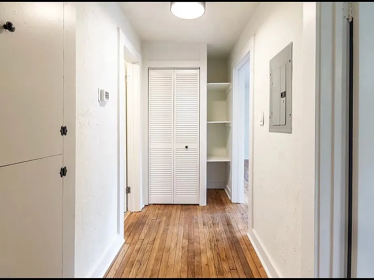 722 NE 4th Ave — Photo 2