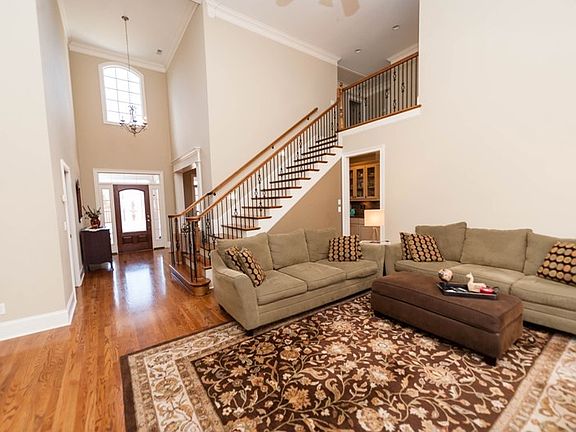 3rd image of 111 Dunwoody Way
