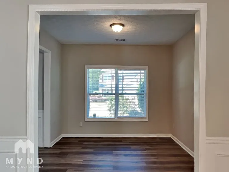 2250 Village Green Dr — Photo 7